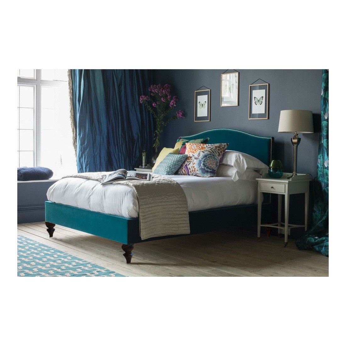 Klasyczne łóżko tapicerowane Orland